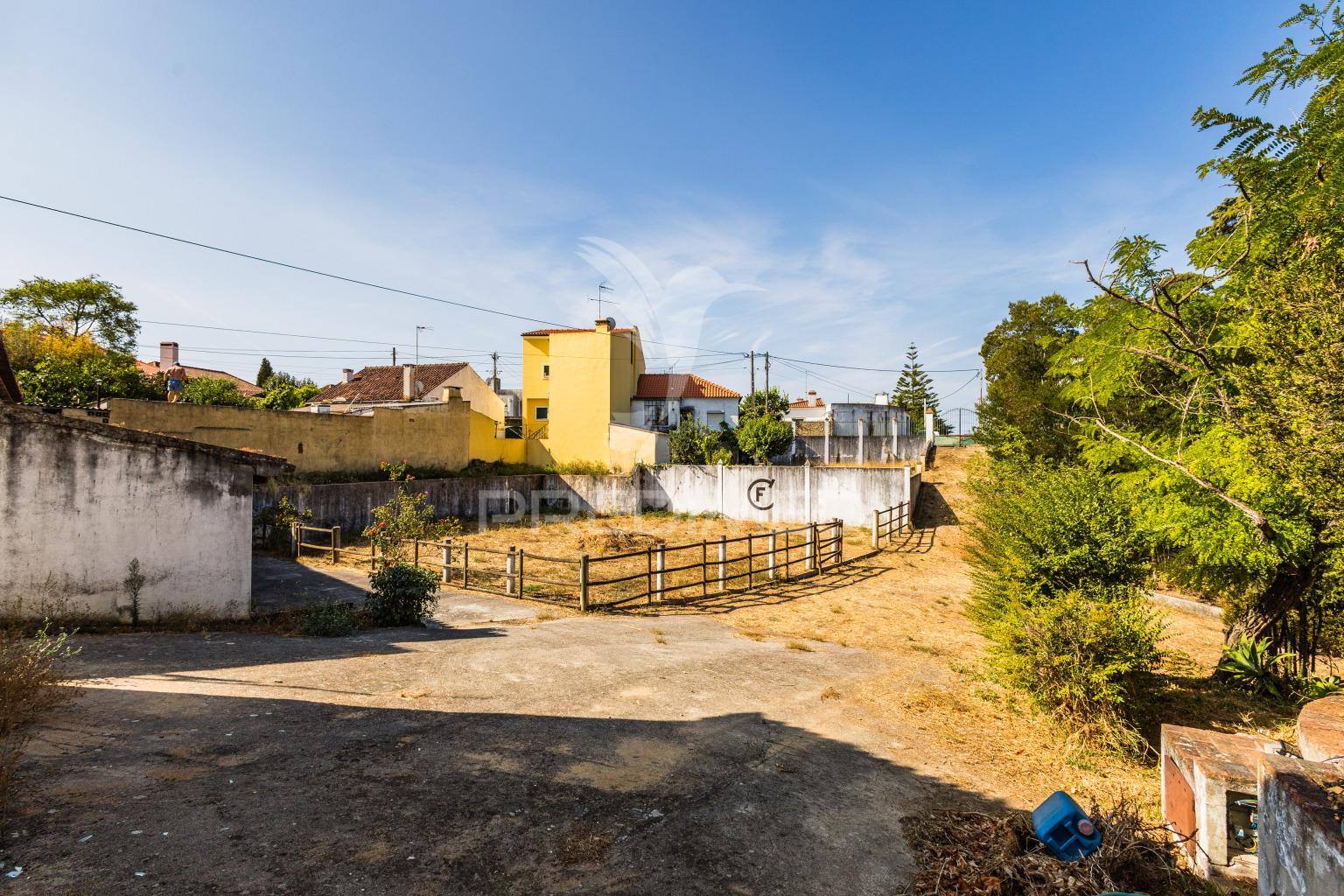 Moradia t4 garagem e terreno-pombalinho