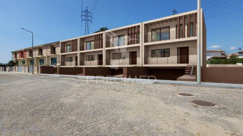 Moradia em banda tipologia t3 +1,  em merelim s. pedro, braga