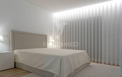 Lote e construção de moradia em banda em merelim s. pedro, braga