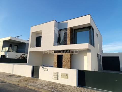 Moradia isolada t3, c/piscina e garagem, em azeitão