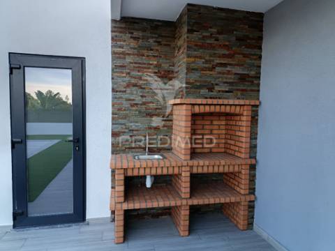 Moradia isolada t3, c/piscina e garagem, em azeitão