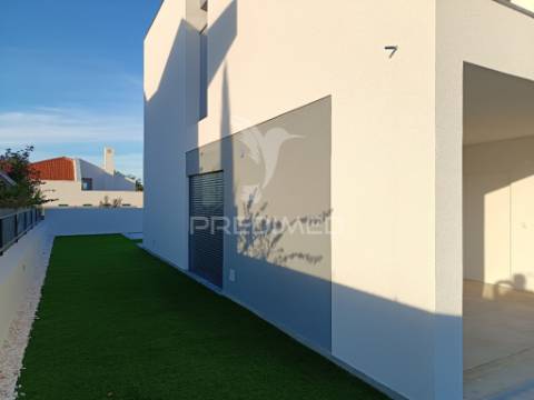 Moradia isolada t3, c/piscina e garagem, em azeitão