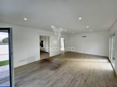 Moradia isolada t3, c/piscina e garagem, em azeitão