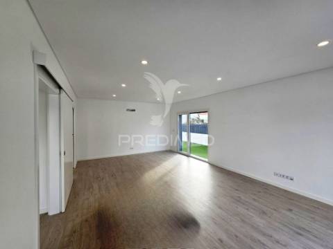 Moradia isolada t3, c/piscina e garagem, em azeitão