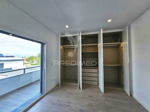 Moradia isolada t3, c/piscina e garagem, em azeitão