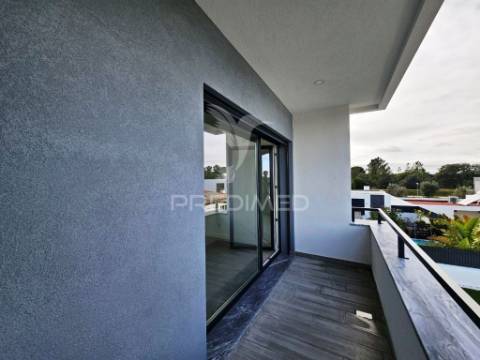 Moradia isolada t3, c/piscina e garagem, em azeitão