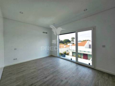 Moradia isolada t3, c/piscina e garagem, em azeitão