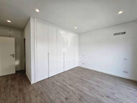 Moradia isolada t3, c/piscina e garagem, em azeitão