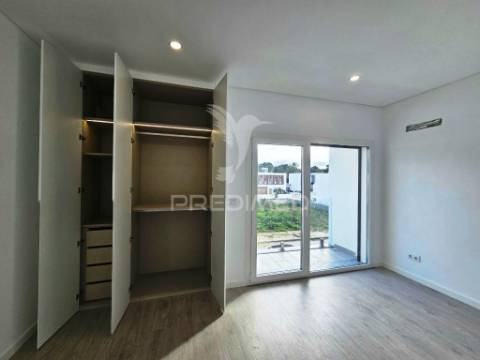 Moradia isolada t3, c/piscina e garagem, em azeitão