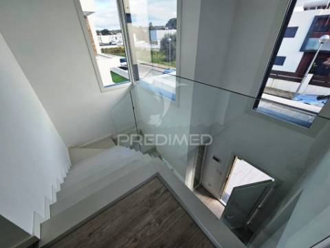 Moradia isolada t3, c/piscina e garagem, em azeitão