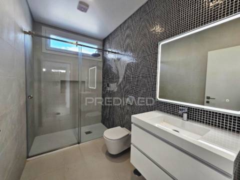 Moradia isolada t3, c/piscina e garagem, em azeitão