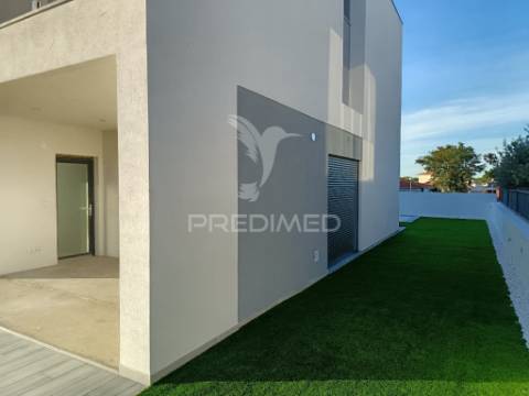 Moradia isolada t3, c/piscina e garagem, em azeitão