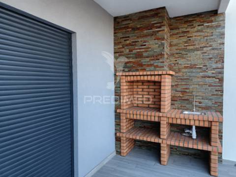 Moradia isolada t3, c/piscina e garagem, em azeitão