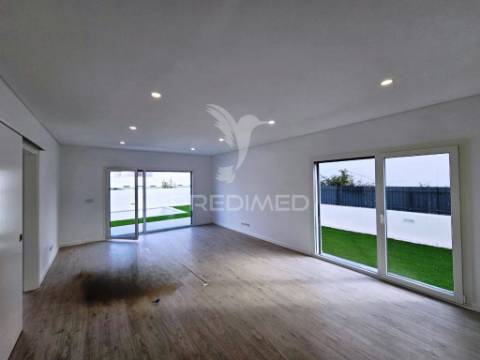 Moradia isolada t3, c/piscina e garagem, em azeitão