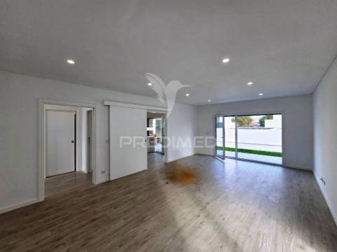 Moradia isolada t3, c/piscina e garagem, em azeitão