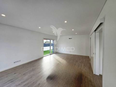 Moradia isolada t3, c/piscina e garagem, em azeitão