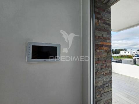 Moradia isolada t3, c/piscina e garagem, em azeitão