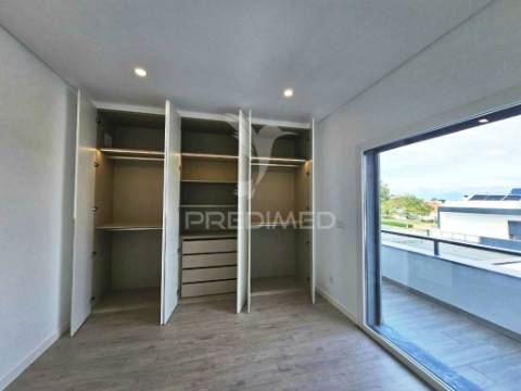 Moradia isolada t3, c/piscina e garagem, em azeitão