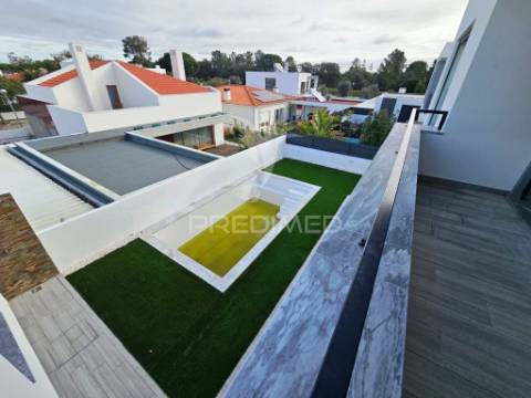 Moradia isolada t3, c/piscina e garagem, em azeitão