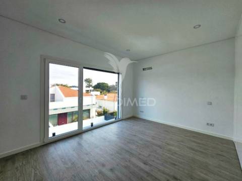 Moradia isolada t3, c/piscina e garagem, em azeitão