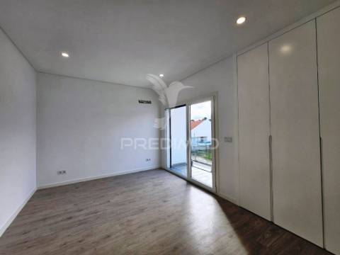 Moradia isolada t3, c/piscina e garagem, em azeitão