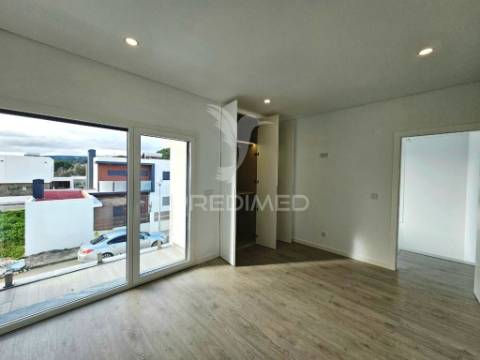 Moradia isolada t3, c/piscina e garagem, em azeitão