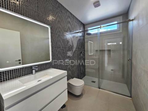 Moradia isolada t3, c/piscina e garagem, em azeitão