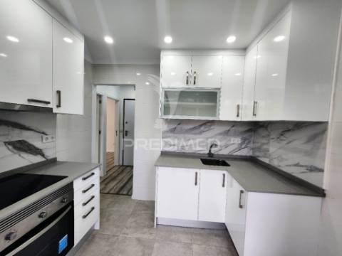 Apartamento t1, renovado , ao jardim constantino - lisboa