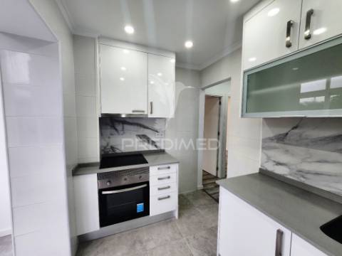 Apartamento t1, renovado , ao jardim constantino - lisboa