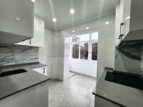 Apartamento t1, renovado , ao jardim constantino - lisboa