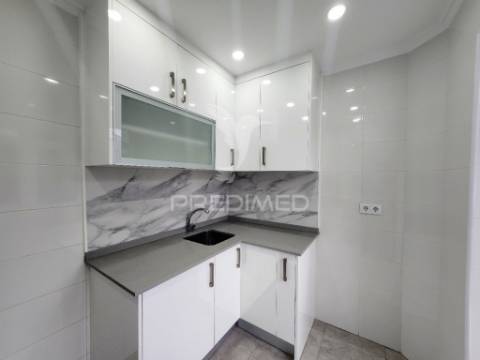Apartamento t1, renovado , ao jardim constantino - lisboa
