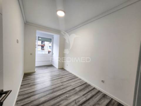 Apartamento t1, renovado , ao jardim constantino - lisboa