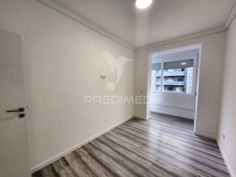 Apartamento t1, renovado , ao jardim constantino - lisboa