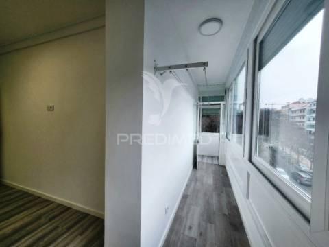 Apartamento t1, renovado , ao jardim constantino - lisboa