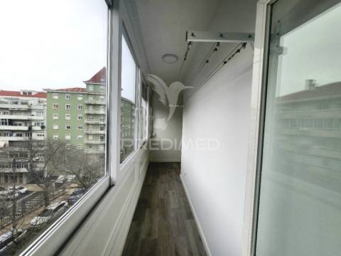 Apartamento t1, renovado , ao jardim constantino - lisboa