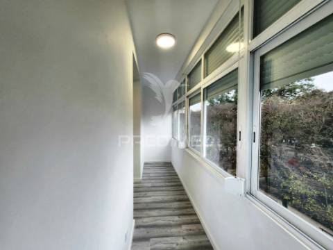 Apartamento t1, renovado , ao jardim constantino - lisboa