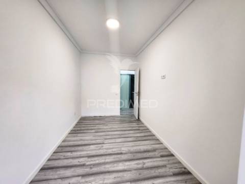 Apartamento t1, renovado , ao jardim constantino - lisboa