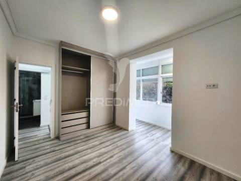 Apartamento t1, renovado , ao jardim constantino - lisboa