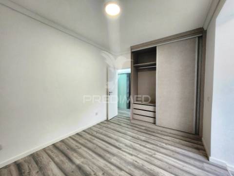 Apartamento t1, renovado , ao jardim constantino - lisboa