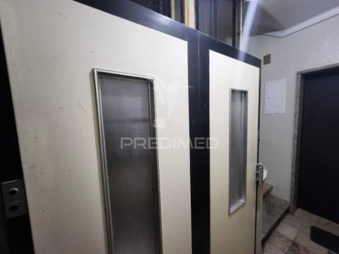 Apartamento t1, renovado , ao jardim constantino - lisboa