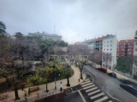 Apartamento t1, renovado , ao jardim constantino - lisboa