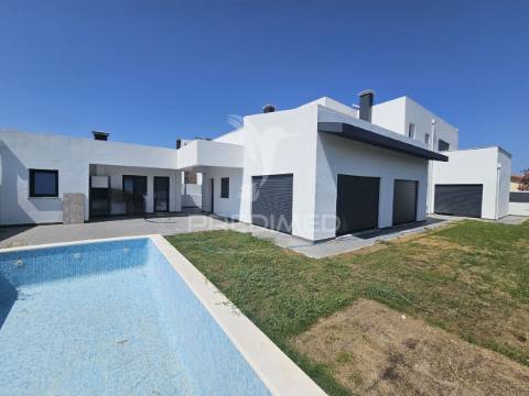 Moradia isolada t5, c/piscia e garagem, brejoeira - azeitão