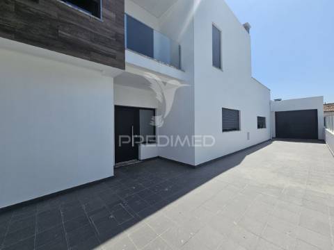 Moradia isolada t5, c/piscia e garagem, brejoeira - azeitão