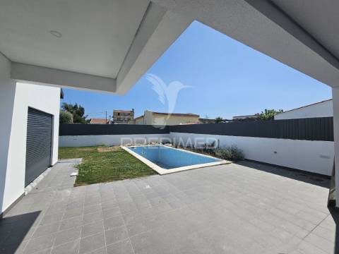 Moradia isolada t5, c/piscia e garagem, brejoeira - azeitão