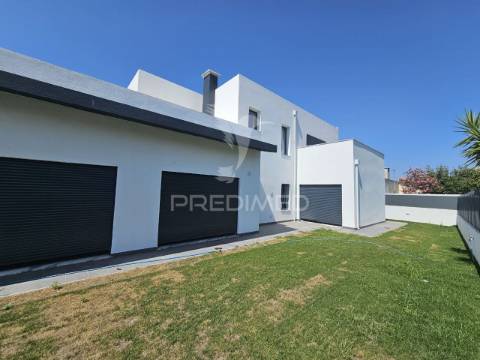 Moradia isolada t5, c/piscia e garagem, brejoeira - azeitão