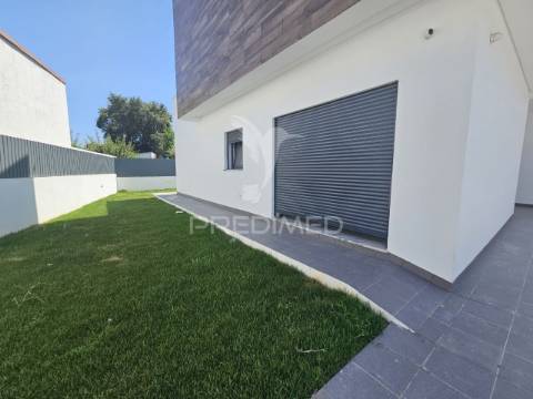 Moradia isolada t5, c/piscia e garagem, brejoeira - azeitão