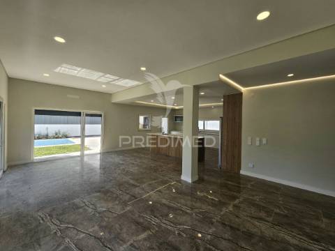 Moradia isolada t5, c/piscia e garagem, brejoeira - azeitão