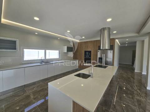 Moradia isolada t5, c/piscia e garagem, brejoeira - azeitão