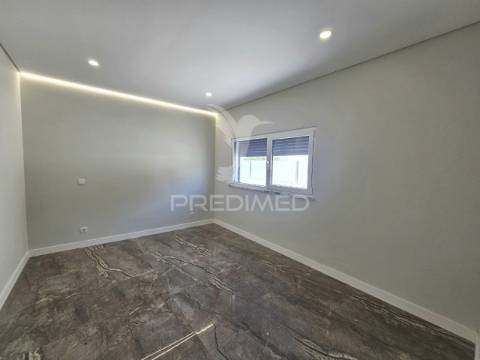 Moradia isolada t5, c/piscia e garagem, brejoeira - azeitão