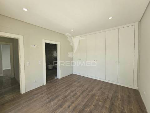 Moradia isolada t5, c/piscia e garagem, brejoeira - azeitão